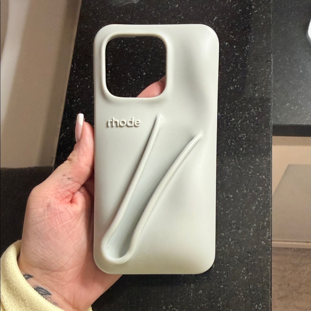 RHODE Cream Phone Case - Picture 4 of 4